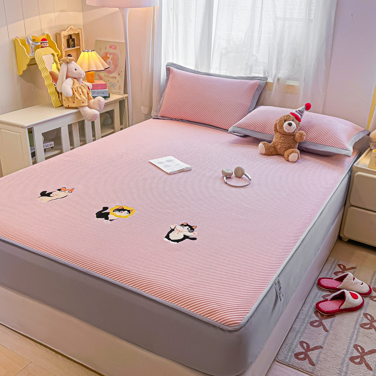 91家纺网 家纺一手货源 找家纺 （总）多乐家纺 2026新款PE提花斜纹凉感豆豆卡通刺绣大包边复合凉席