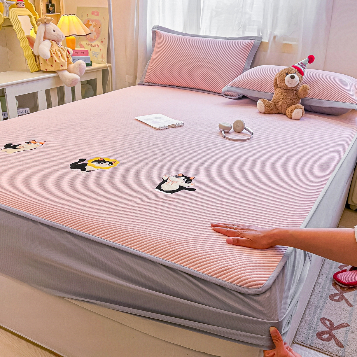 91家纺网 家纺一手货源 找家纺 （总）多乐家纺 2026新款PE提花斜纹凉感豆豆卡通刺绣大包边复合凉席