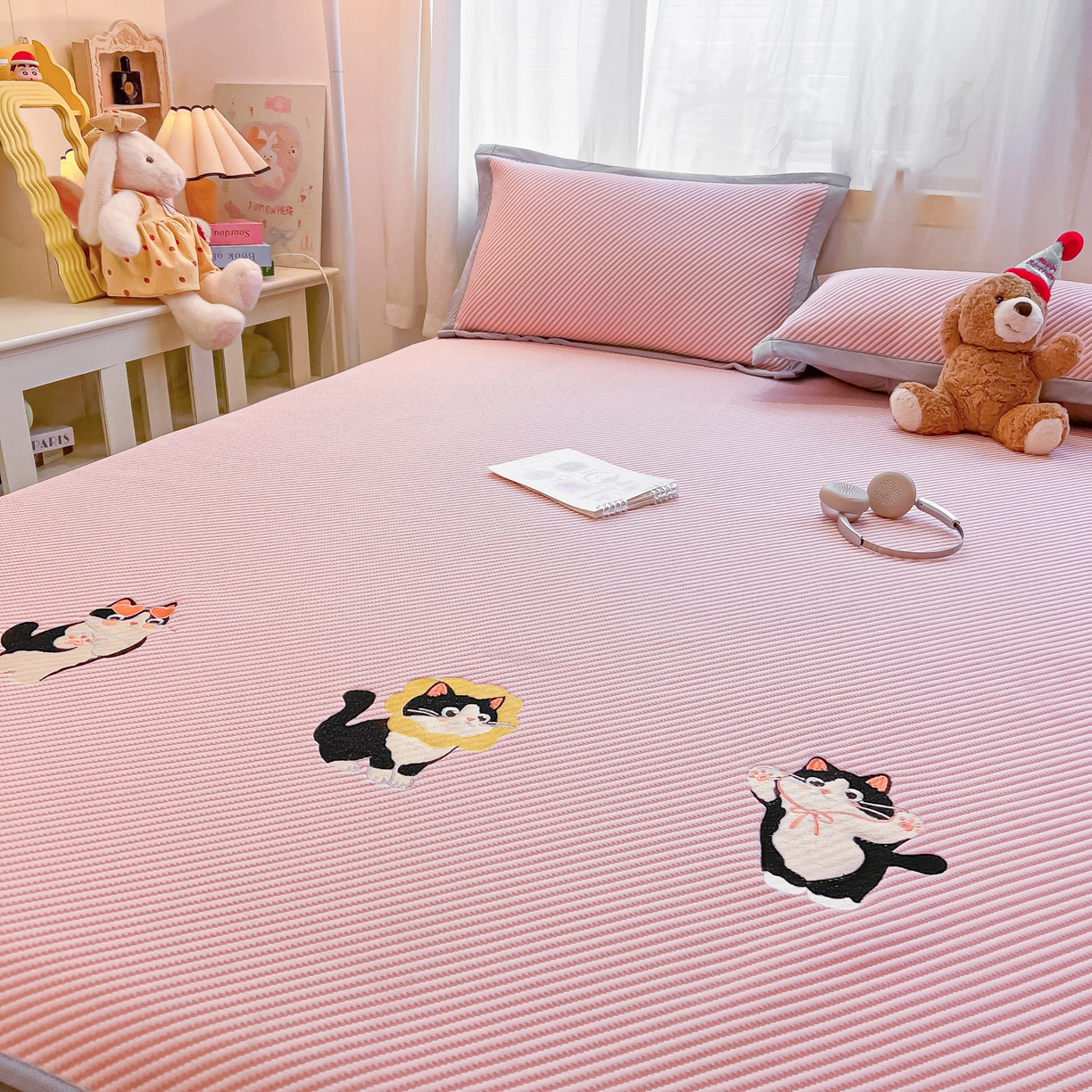 91家纺网 家纺一手货源 找家纺 （总）多乐家纺 2026新款PE提花斜纹凉感豆豆卡通刺绣大包边复合凉席