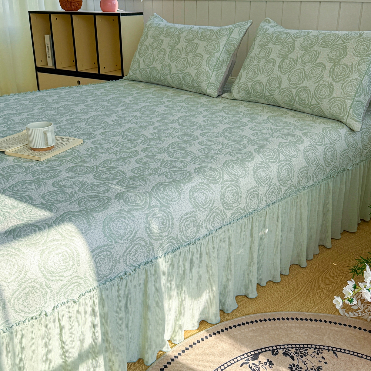 91家纺网 家纺一手货源 找家纺 （总）卡初家居（原微来） 2026A类凉豆豆凉感提花床裙席-玫瑰物语