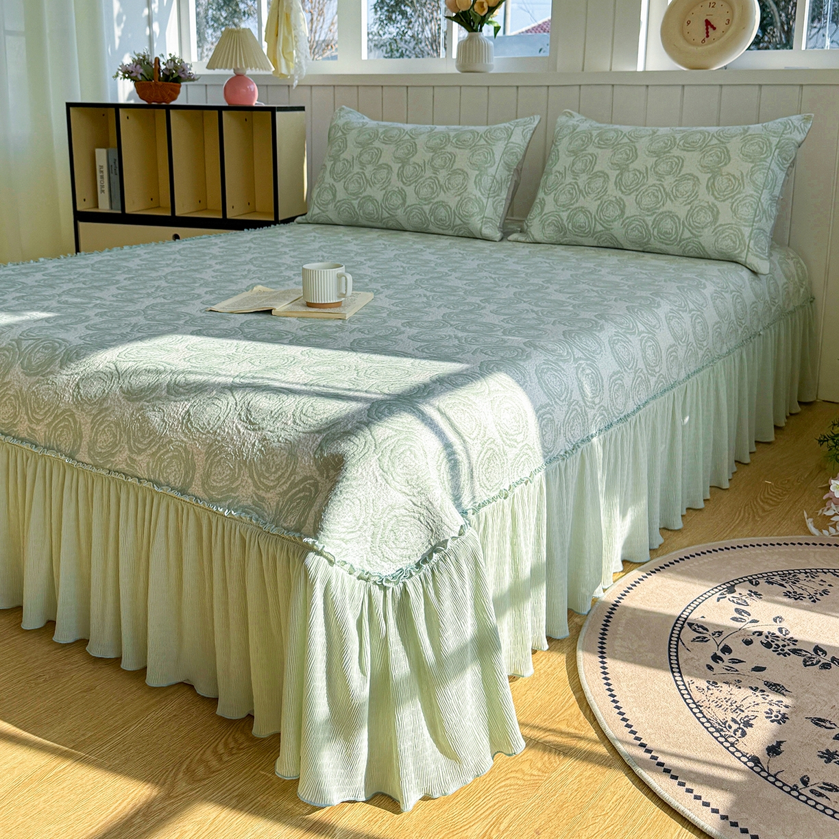 91家纺网 家纺一手货源 找家纺 （总）卡初家居（原微来） 2026A类凉豆豆凉感提花床裙席-玫瑰物语