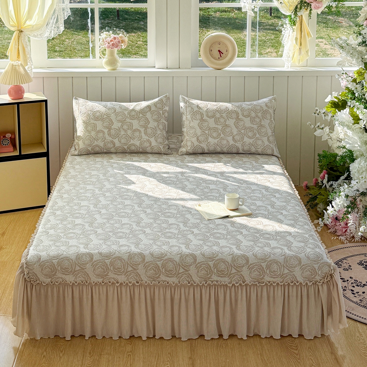 91家纺网 家纺一手货源 找家纺 卡初家居（原微来） 2026A类凉豆豆凉感提花床裙席-玫瑰物语 玫瑰物语-香槟金