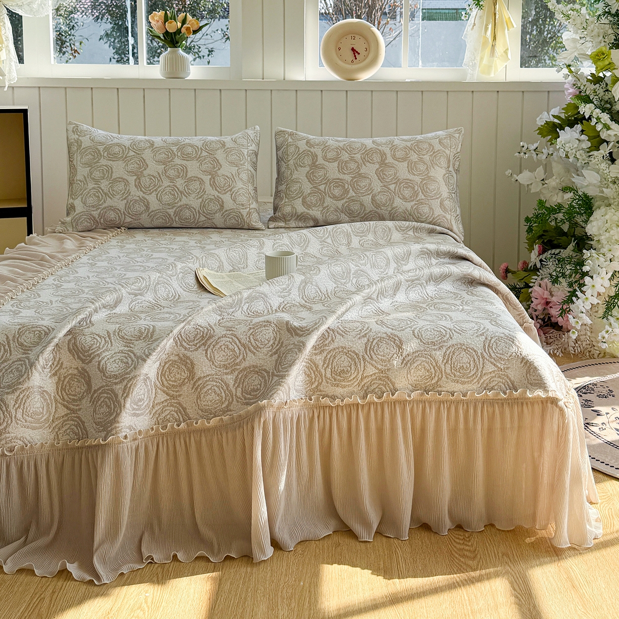 91家纺网 家纺一手货源 找家纺 卡初家居（原微来） 2026A类凉豆豆凉感提花床裙席-玫瑰物语 玫瑰物语-香槟金