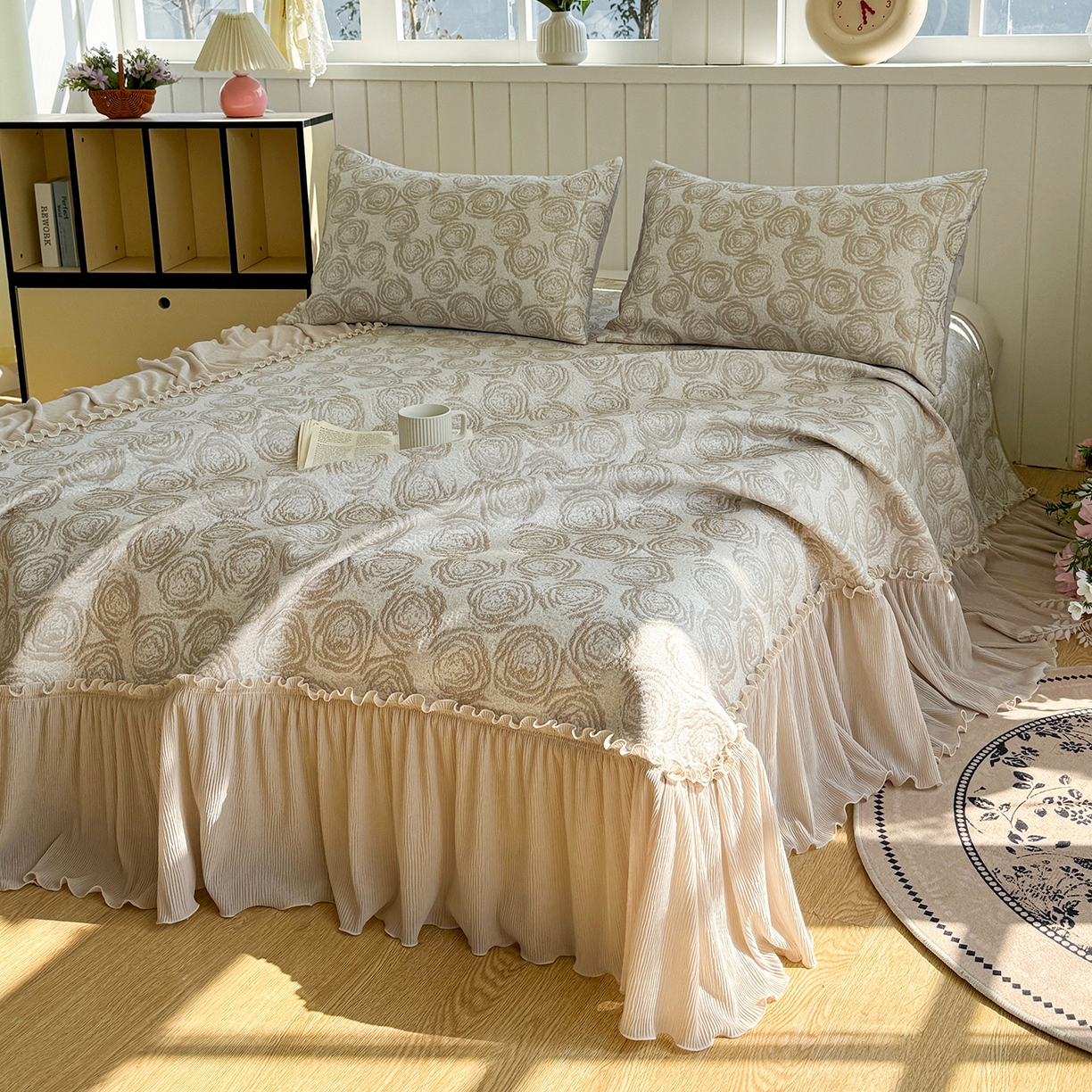 91家纺网 家纺一手货源 找家纺 卡初家居（原微来） 2026A类凉豆豆凉感提花床裙席-玫瑰物语 玫瑰物语-香槟金