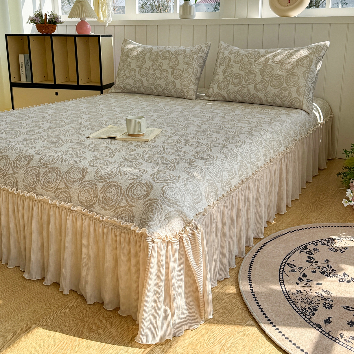 91家纺网 家纺一手货源 找家纺 卡初家居（原微来） 2026A类凉豆豆凉感提花床裙席-玫瑰物语 玫瑰物语-香槟金