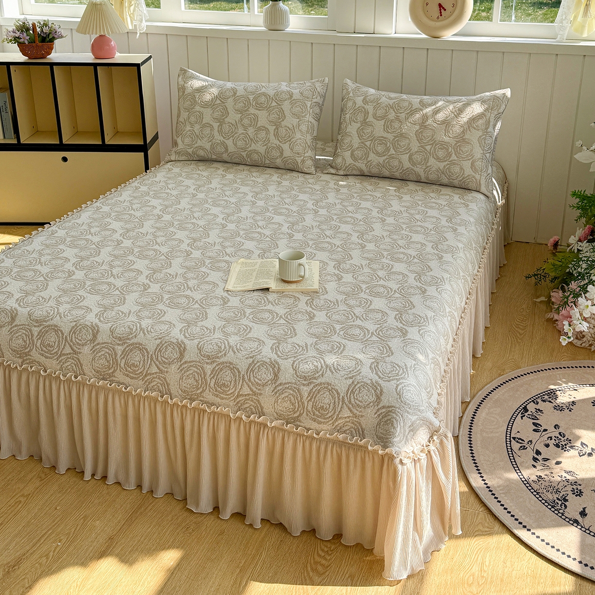 91家纺网 家纺一手货源 找家纺 卡初家居（原微来） 2026A类凉豆豆凉感提花床裙席-玫瑰物语 玫瑰物语-香槟金