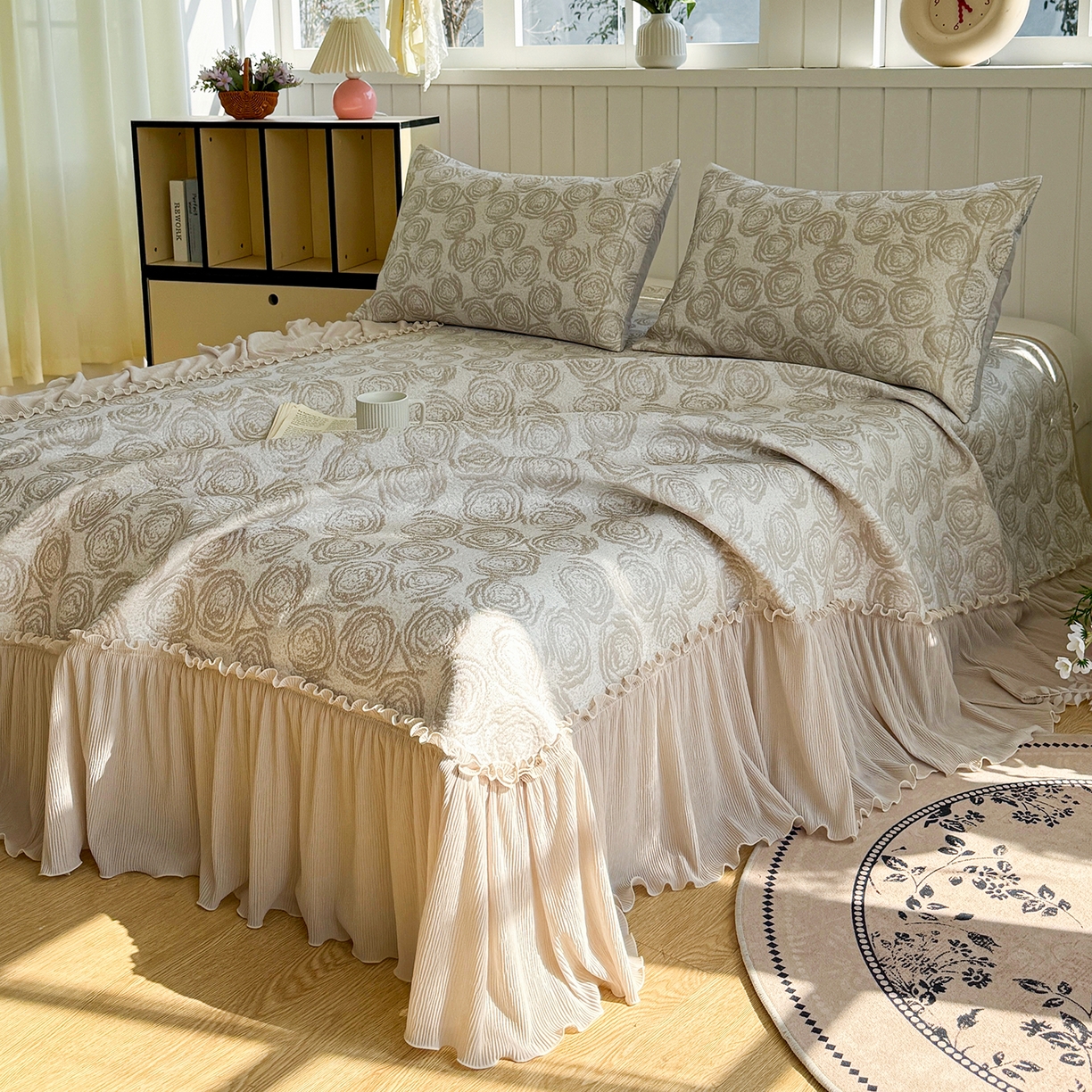 91家纺网 家纺一手货源 找家纺 卡初家居（原微来） 2026A类凉豆豆凉感提花床裙席-玫瑰物语 玫瑰物语-香槟金