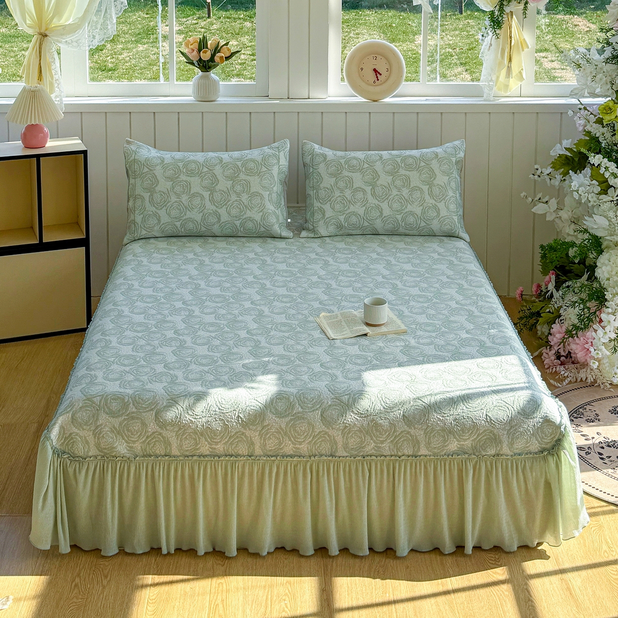 91家纺网 家纺一手货源 找家纺 卡初家居（原微来） 2026A类凉豆豆凉感提花床裙席-玫瑰物语 玫瑰物语-优雅绿