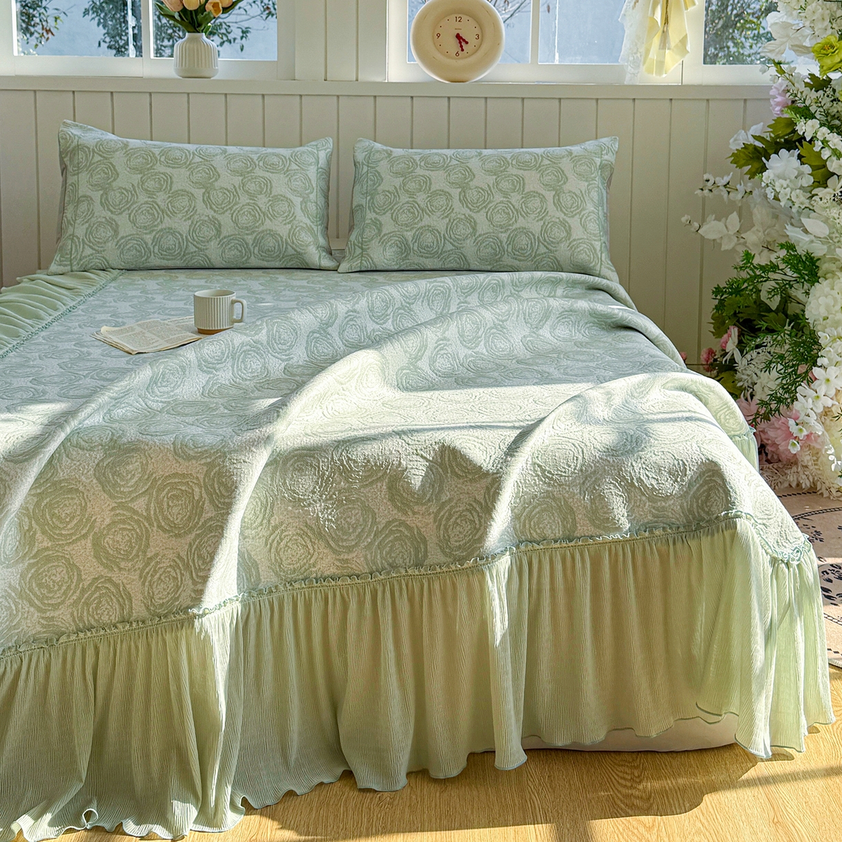 91家纺网 家纺一手货源 找家纺 卡初家居（原微来） 2026A类凉豆豆凉感提花床裙席-玫瑰物语 玫瑰物语-优雅绿