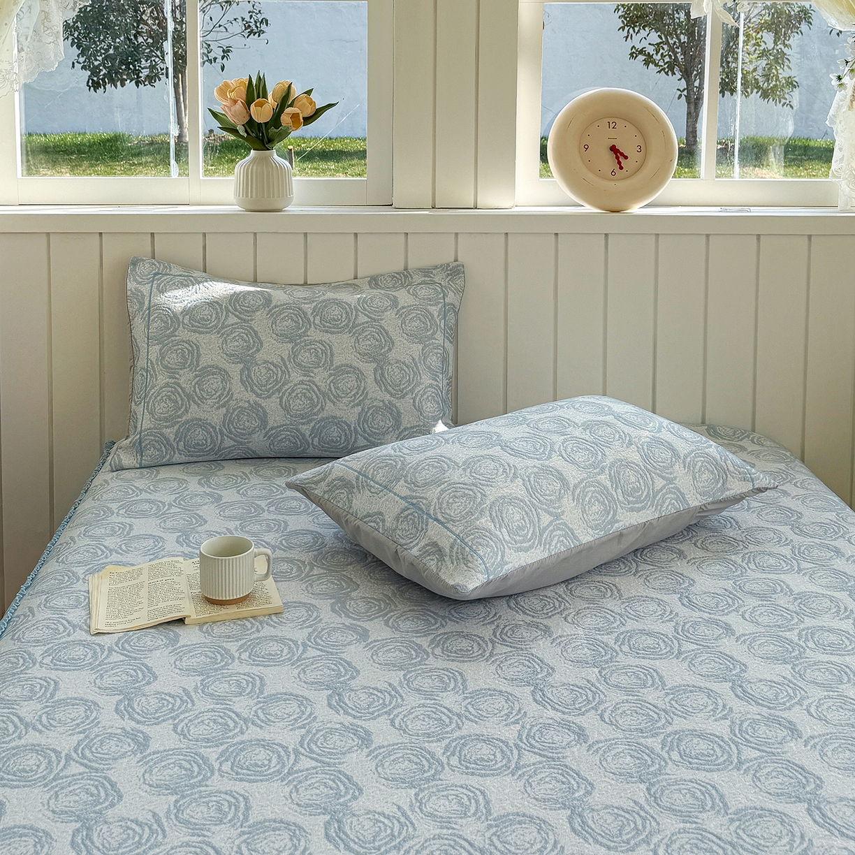 91家纺网 家纺一手货源 找家纺 卡初家居（原微来） 2026A类凉豆豆凉感提花床裙席-玫瑰物语 玫瑰物语-天空蓝