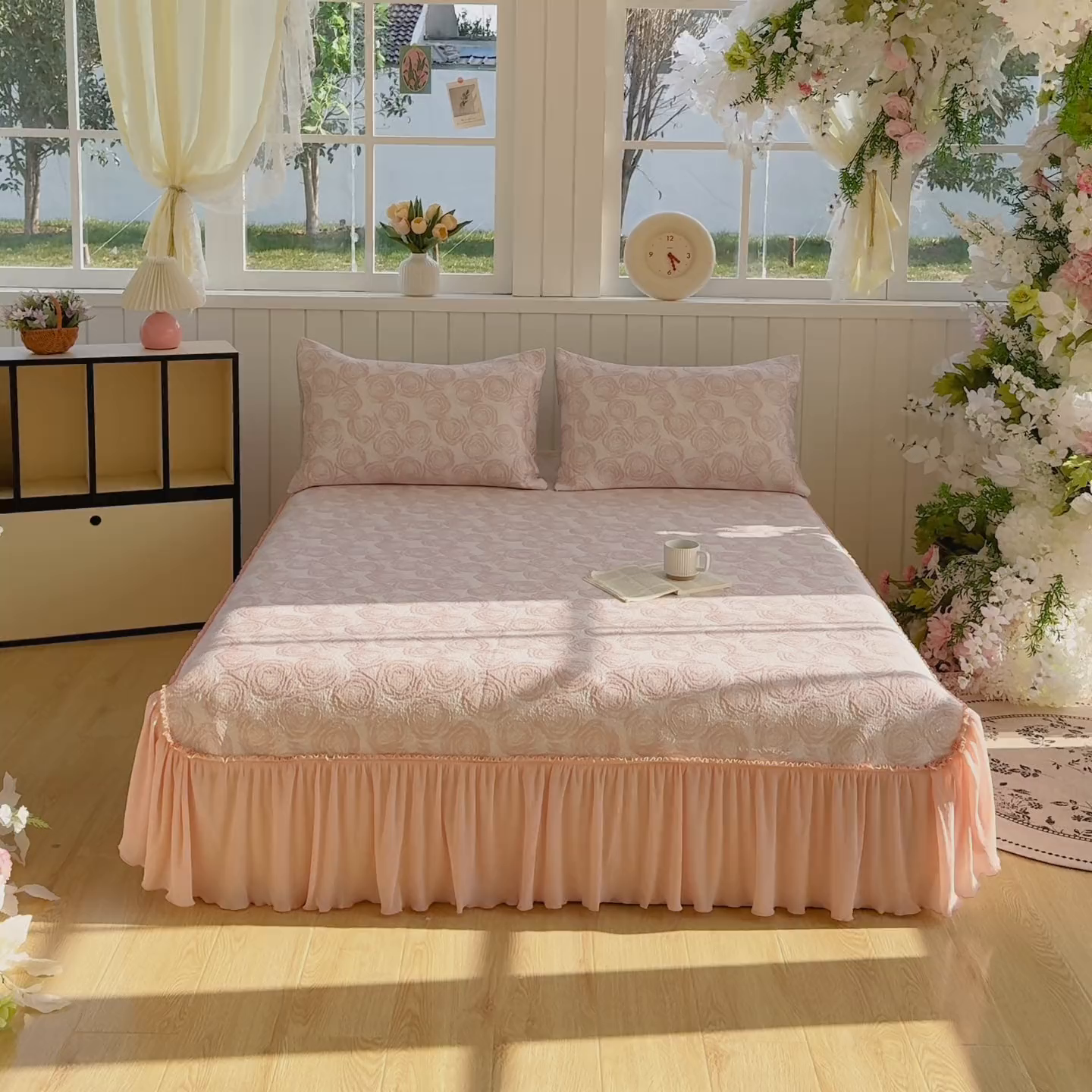 91家纺网 家纺一手货源 找家纺 卡初家居（原微来） 2026A类凉豆豆凉感提花床裙席-玫瑰物语 玫瑰物语-柔和粉