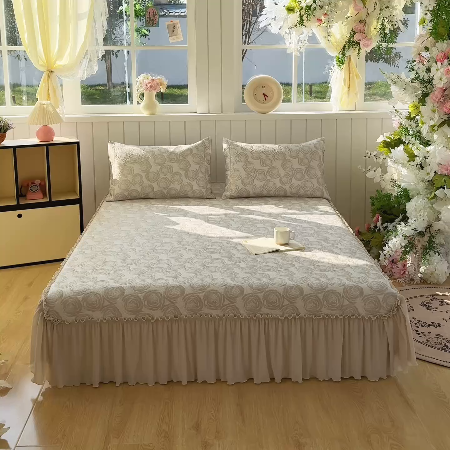 91家纺网 家纺一手货源 找家纺 卡初家居（原微来） 2026A类凉豆豆凉感提花床裙席-玫瑰物语 玫瑰物语-香槟金