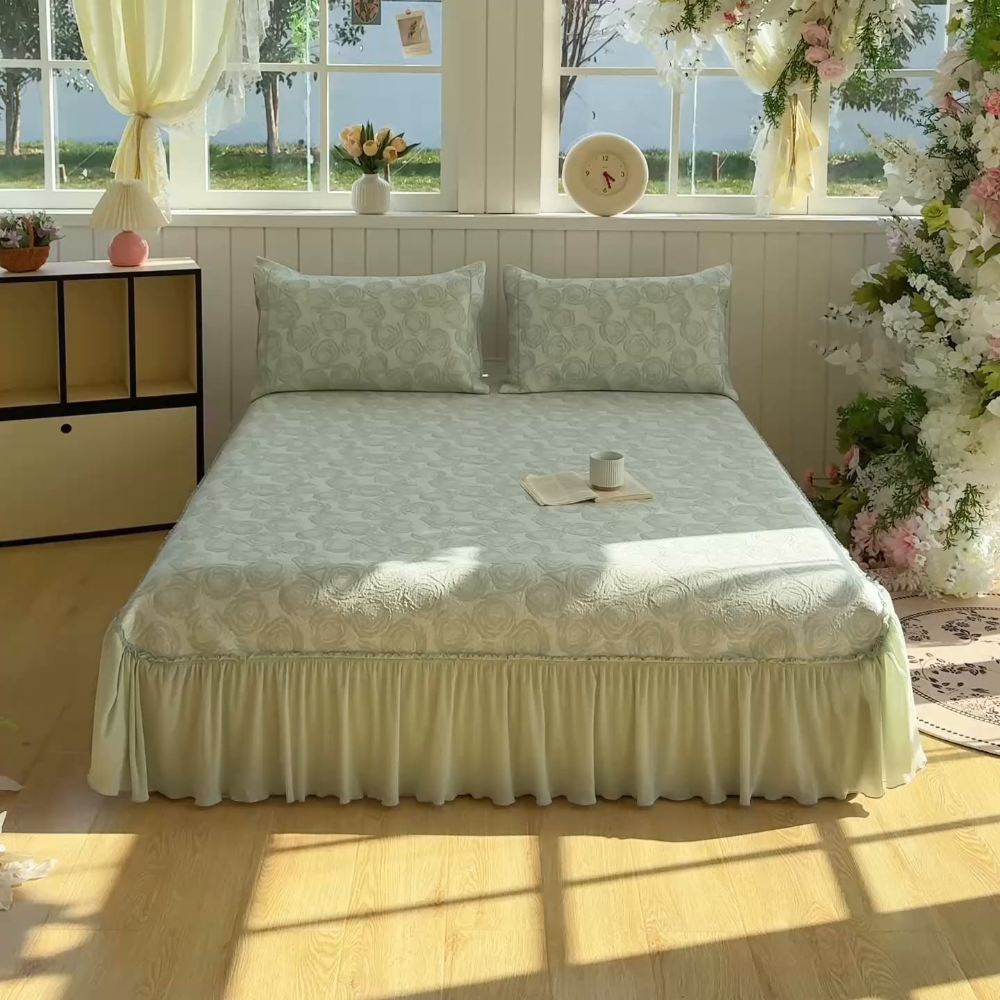 91家纺网 家纺一手货源 找家纺 卡初家居（原微来） 2026A类凉豆豆凉感提花床裙席-玫瑰物语 玫瑰物语-优雅绿