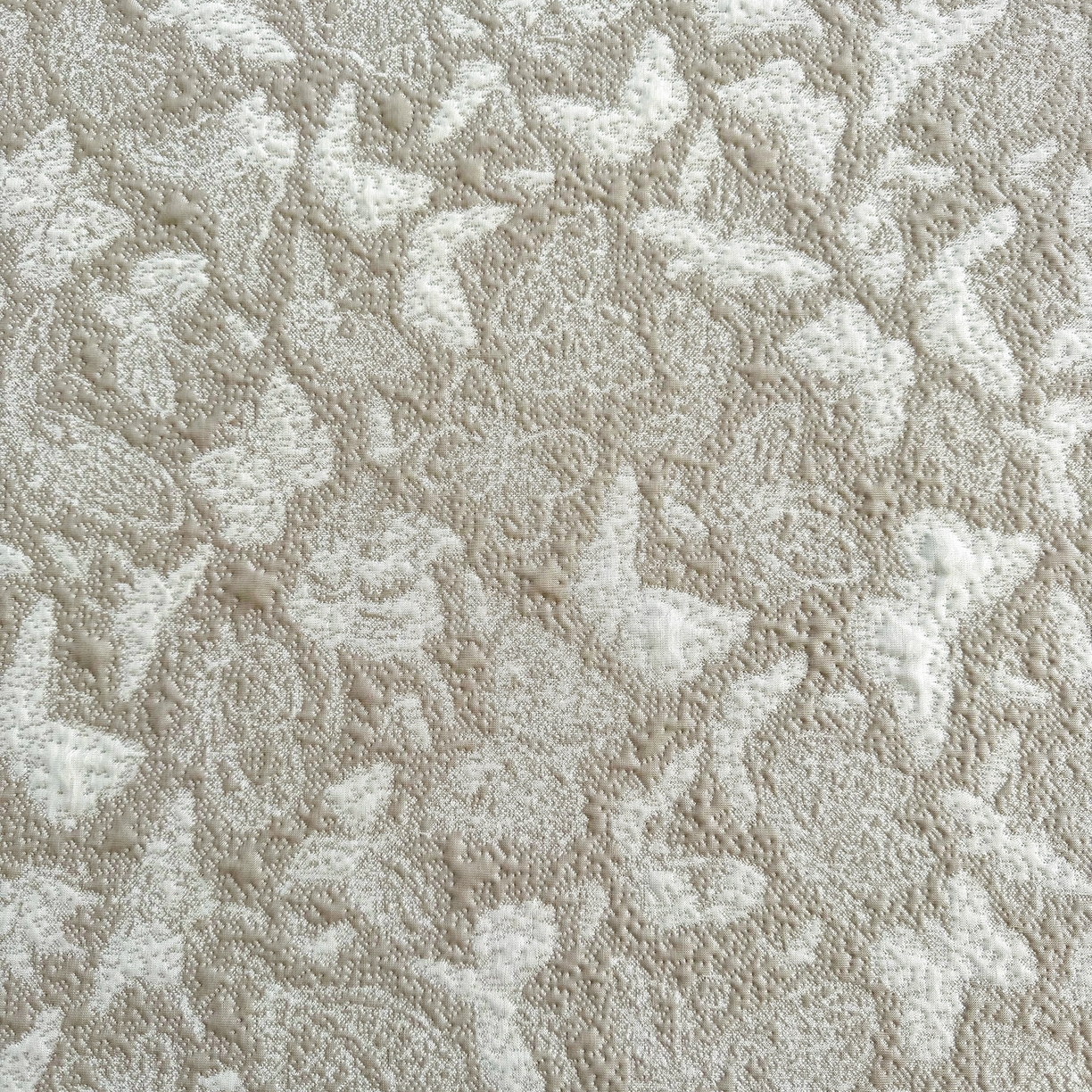 91家纺网 家纺一手货源 找家纺 卡初家居（原微来） 2026新款A类凉豆豆凉感双面提花床裙款-蝶舞花间 蝶舞花间-香槟金