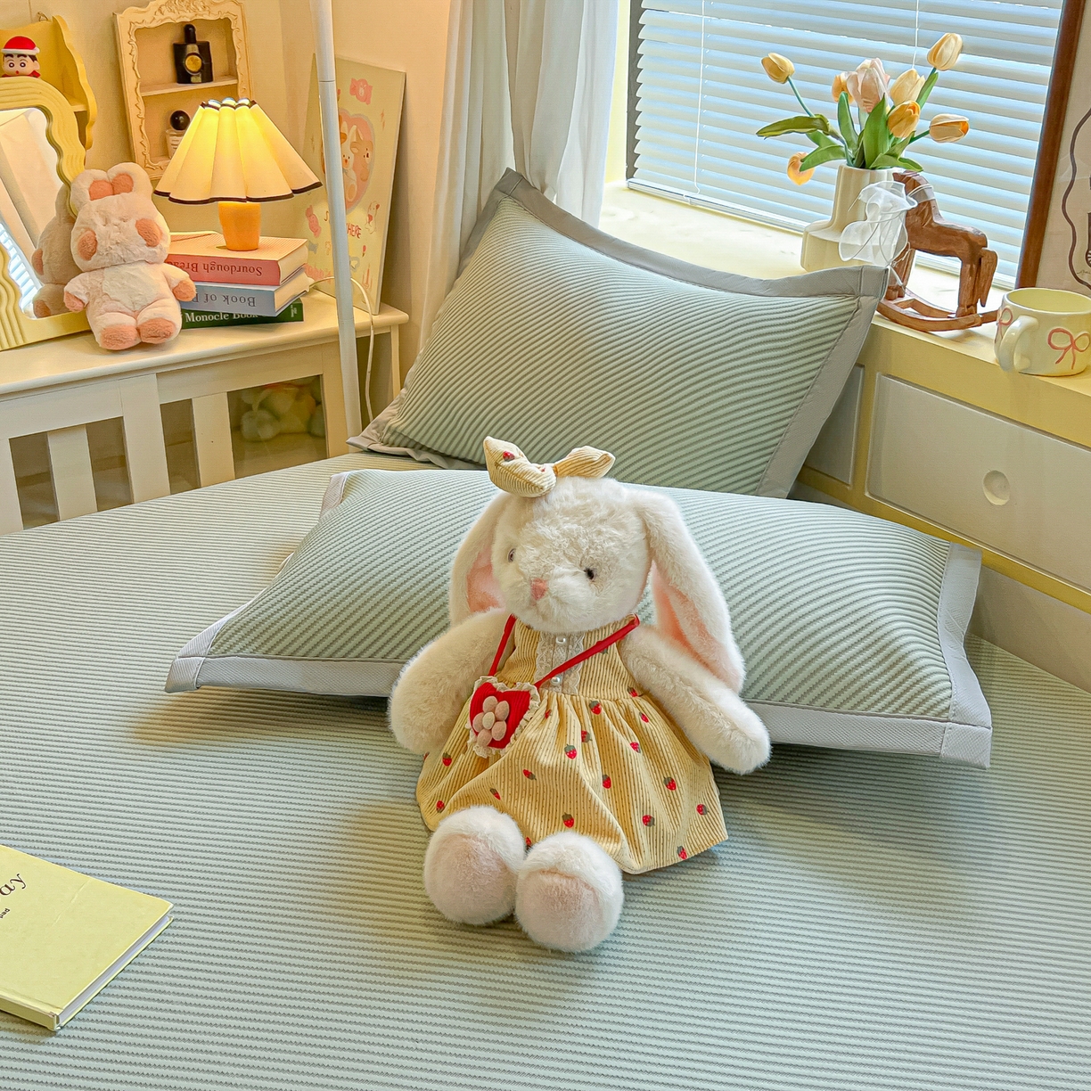 91家纺网 家纺一手货源 找家纺 多乐家纺 2026新款PE提花斜纹凉感豆豆卡通刺绣大包边复合凉席 三只猫-清新绿（床席款）