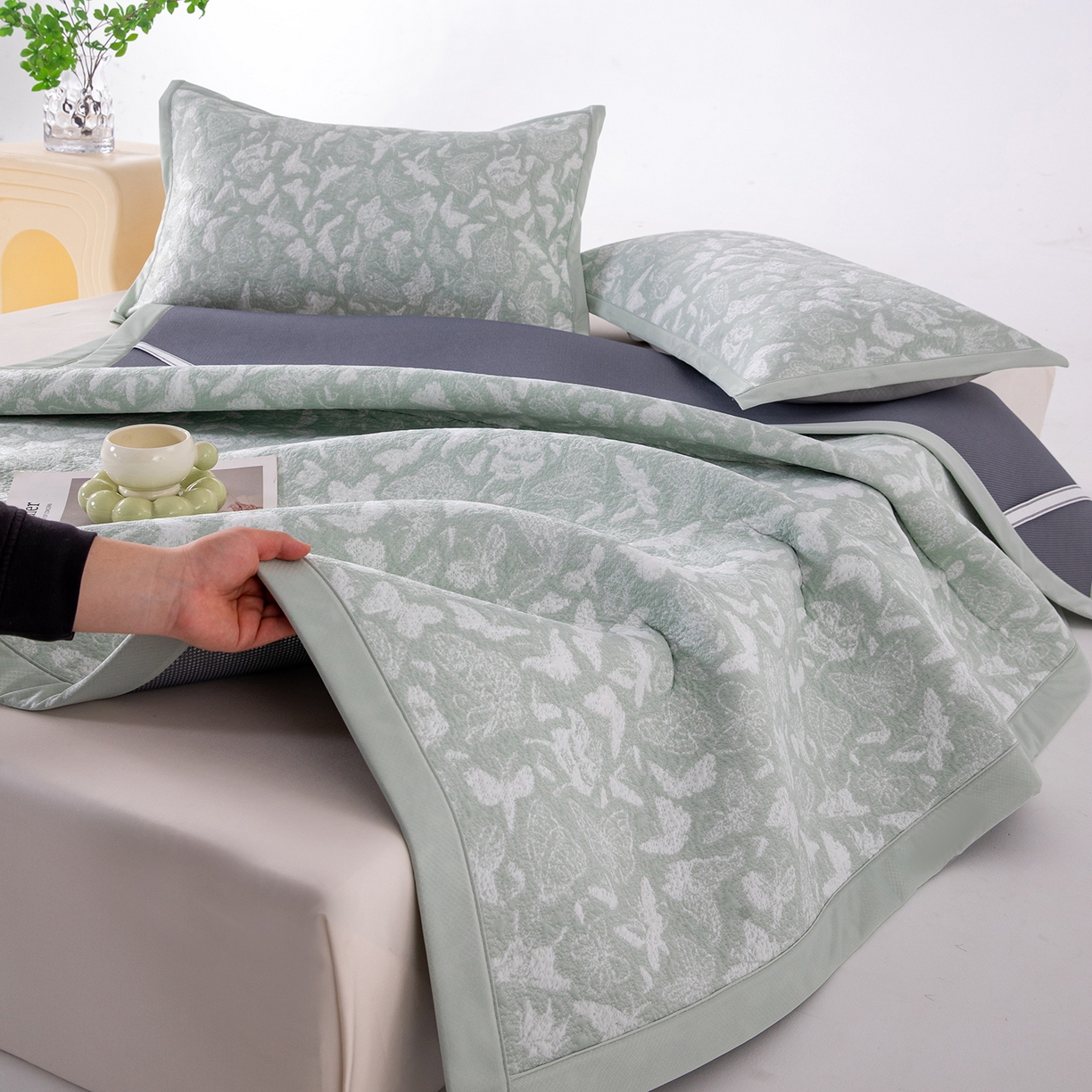 91家纺网 家纺一手货源 找家纺 （总）卡初家居（原微来） 2026新款A类凉感冰豆豆双面提花席-漫天蝶舞