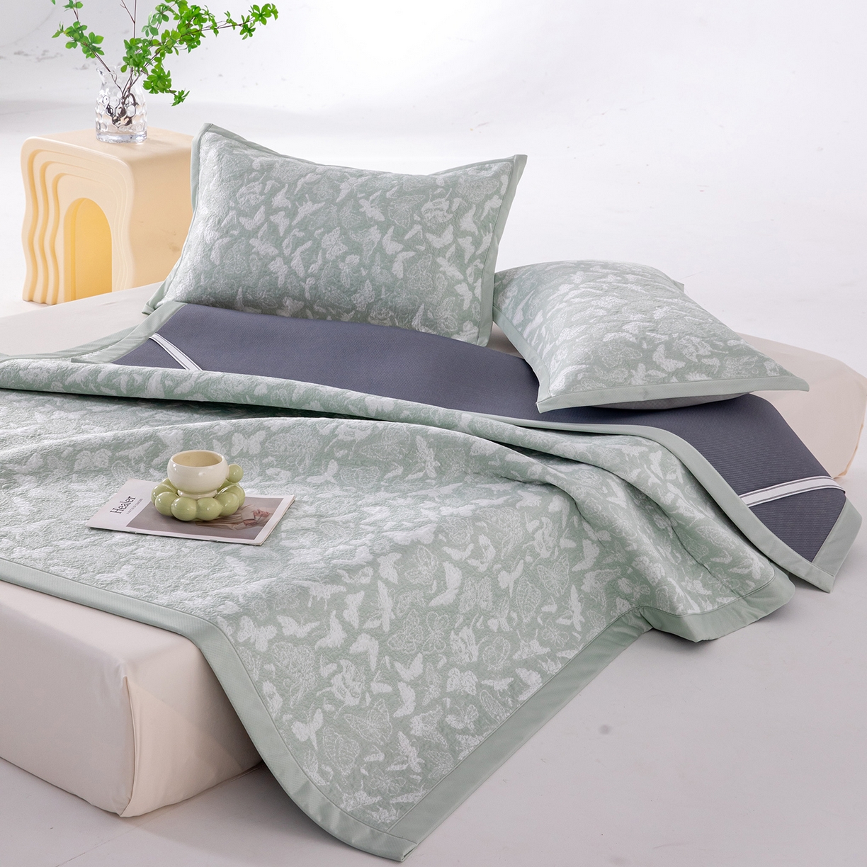 91家纺网 家纺一手货源 找家纺 卡初家居（原微来） 2026新款A类凉感冰豆豆双面提花席-漫天蝶舞 漫天蝶舞-优雅绿