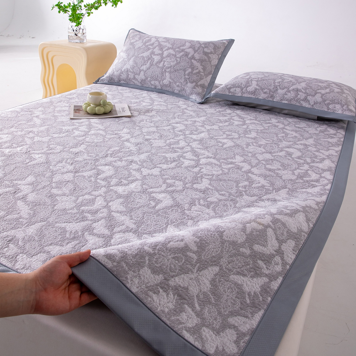 91家纺网 家纺一手货源 找家纺 （总）卡初家居（原微来） 2026新款A类凉感冰豆豆双面提花席-漫天蝶舞