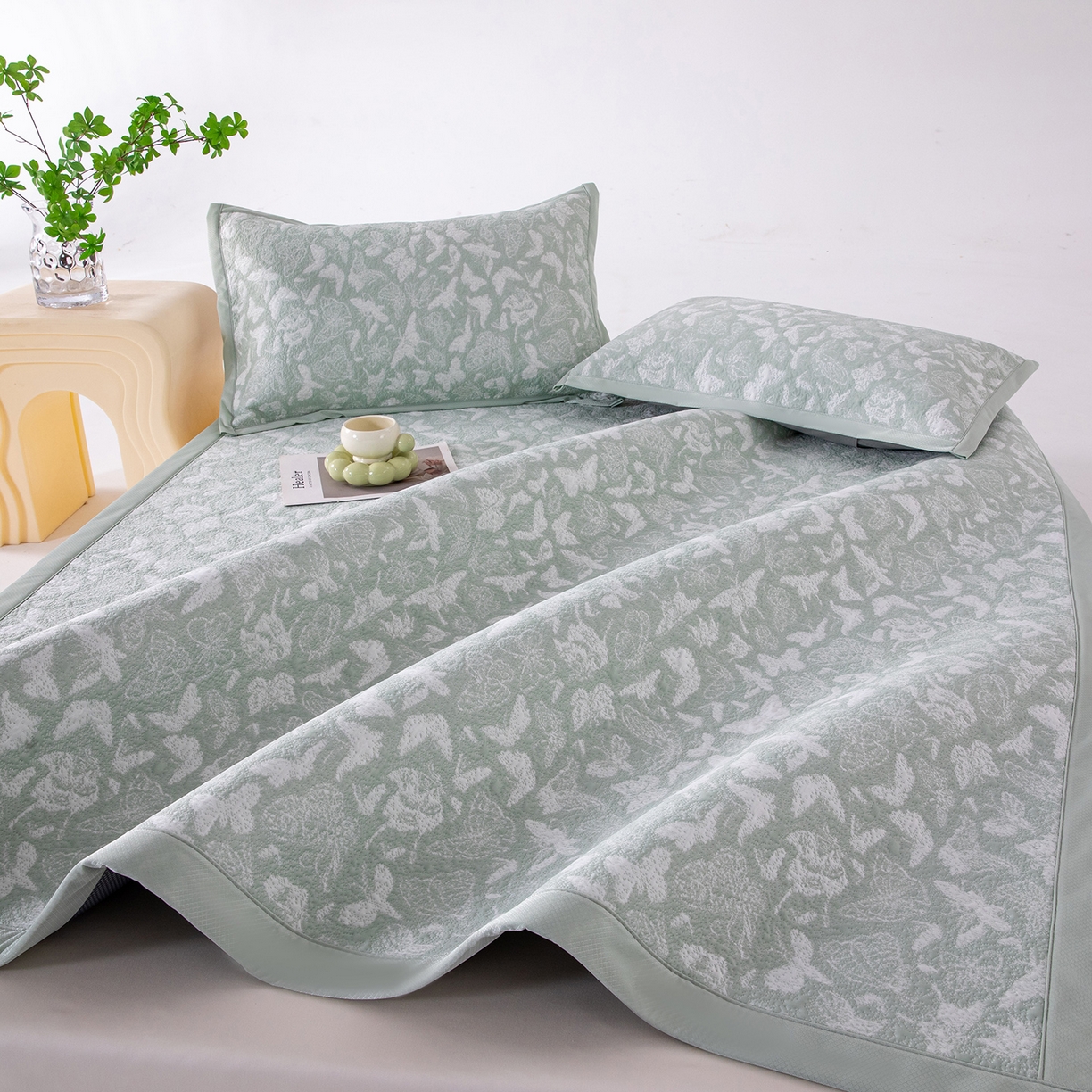 91家纺网 家纺一手货源 找家纺 卡初家居（原微来） 2026新款A类凉感冰豆豆双面提花席-漫天蝶舞 漫天蝶舞-优雅绿