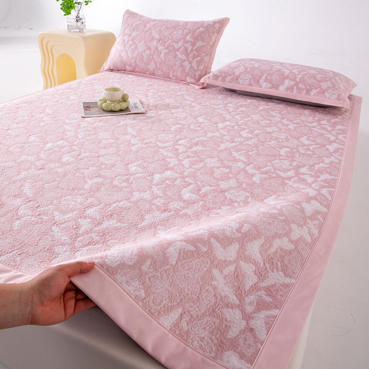 91家纺网 家纺一手货源 找家纺 （总）卡初家居（原微来） 2026新款A类凉感冰豆豆双面提花席-漫天蝶舞