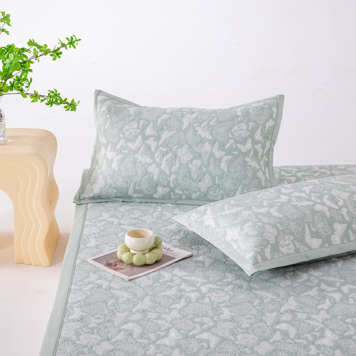 91家纺网 家纺一手货源 找家纺 卡初家居（原微来） 2026新款A类凉感冰豆豆双面提花席-漫天蝶舞 漫天蝶舞-优雅绿