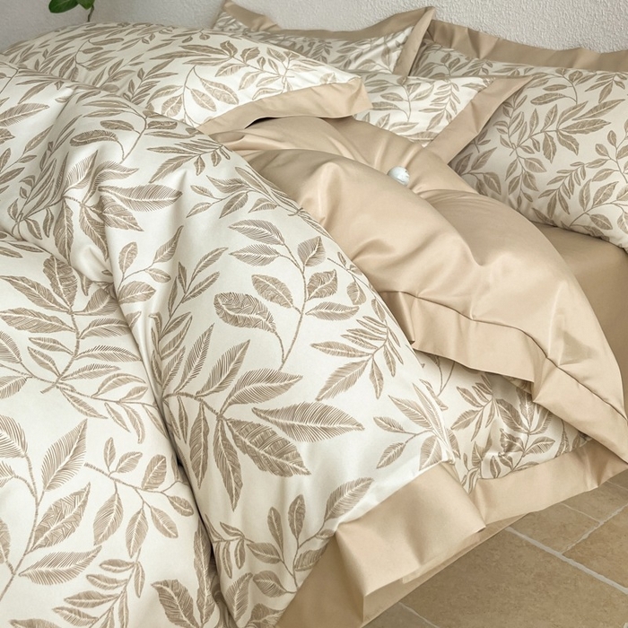 91家纺网 家纺一手货源 找家纺 （总）金牛座家纺 2026新款高克重细斜纹丝柔质感亲肤数码印花宽边四件套-叶舞系列