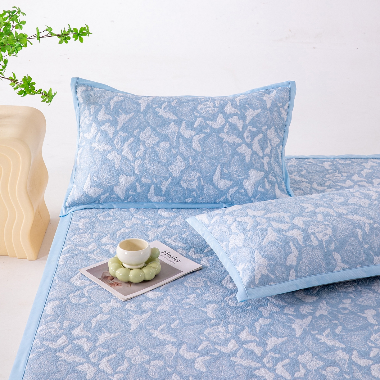 91家纺网 家纺一手货源 找家纺 卡初家居（原微来） 2026新款A类凉感冰豆豆双面提花席-漫天蝶舞 漫天蝶舞-天空蓝