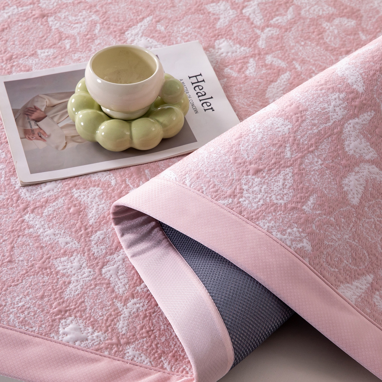 91家纺网 家纺一手货源 找家纺 卡初家居（原微来） 2026新款A类凉感冰豆豆双面提花席-漫天蝶舞 漫天蝶舞-柔和粉