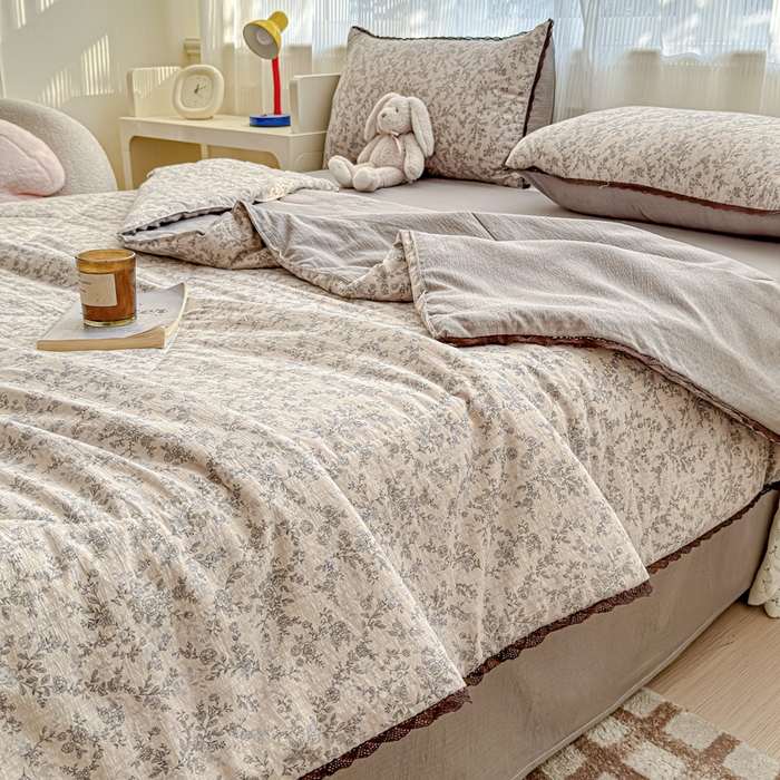 91家纺网 家纺一手货源 找家纺 （总）初念 2026新款云感双层纱抗菌花边夏被夏凉被空调被-系列二（好温柔的夏被~）