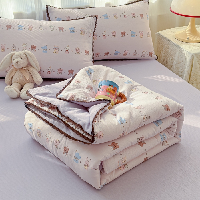 91家纺网 家纺一手货源 找家纺 初念 2026新款云感双层纱抗菌花边夏被夏凉被空调被-系列二（好温柔的夏被~） 晴风-动物游园