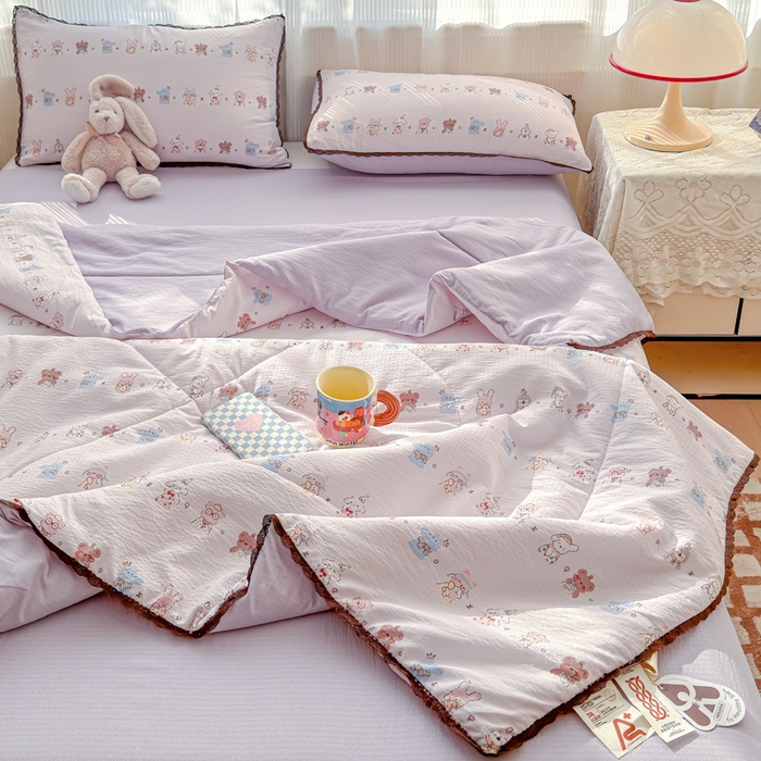 91家纺网 家纺一手货源 找家纺 初念 2026新款云感双层纱抗菌花边夏被夏凉被空调被-系列二（好温柔的夏被~） 晴风-动物游园