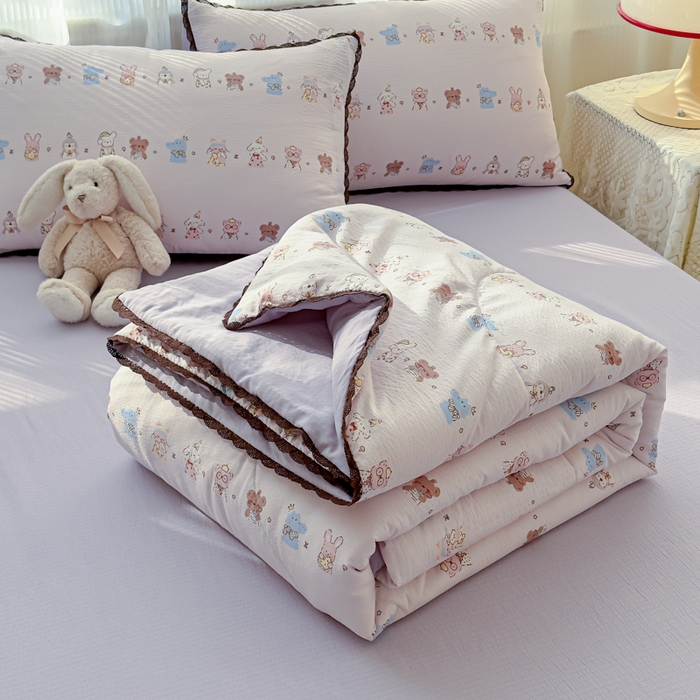 91家纺网 家纺一手货源 找家纺 初念 2026新款云感双层纱抗菌花边夏被夏凉被空调被-系列二（好温柔的夏被~） 晴风-动物游园