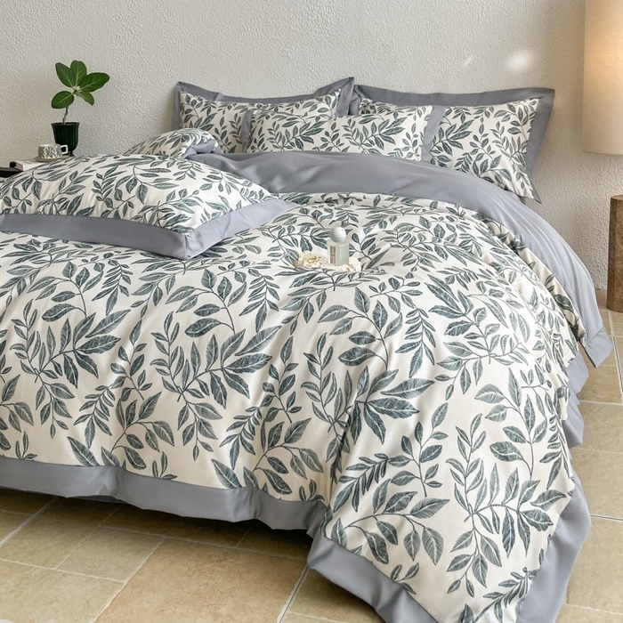 91家纺网 家纺一手货源 找家纺 金牛座家纺 2026新款高克重细斜纹丝柔质感亲肤数码印花宽边四件套-叶舞系列 叶舞-灰