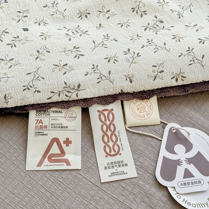 91家纺网 家纺一手货源 找家纺 初念 2026新款云感双层纱抗菌花边夏被夏凉被空调被-系列二（好温柔的夏被~） 晴风-困蝶