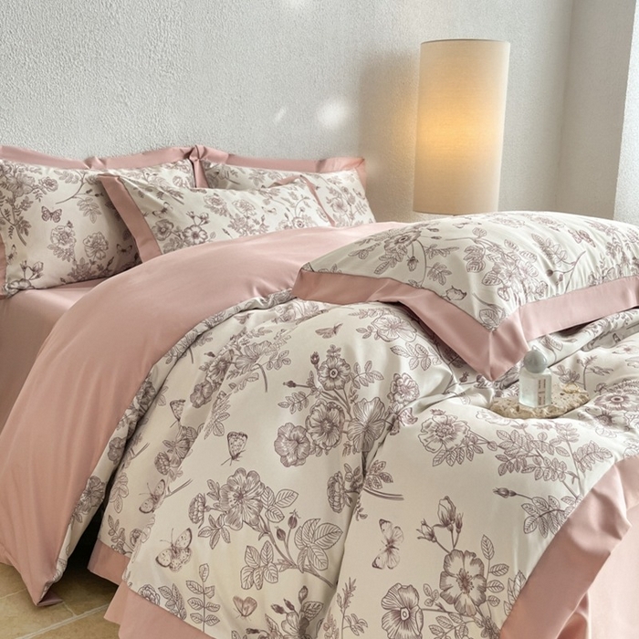 91家纺网 家纺一手货源 找家纺 （总）金牛座家纺 2026新款高克重细斜纹丝柔质感亲肤数码印花宽边四件套-秘境系列