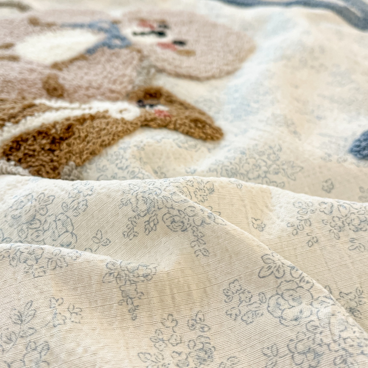 91家纺网 家纺一手货源 找家纺 老帅的工厂店 2026新款云感双层纱毛巾绣夏被夏凉被空调被 绒绒熊