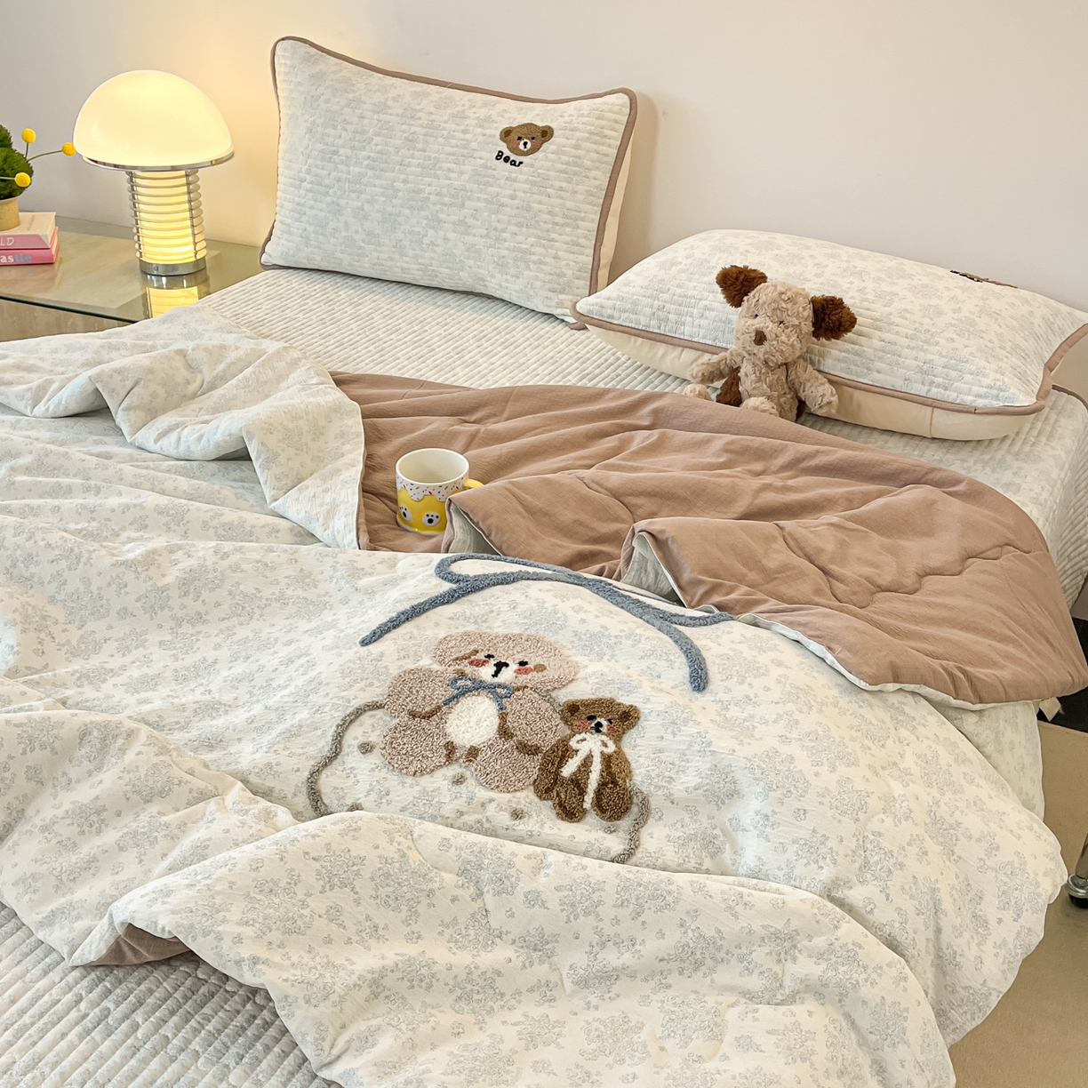 91家纺网 家纺一手货源 找家纺 老帅的工厂店 2026新款云感双层纱毛巾绣夏被夏凉被空调被 绒绒熊