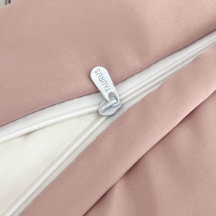 91家纺网 家纺一手货源 找家纺 （总）金牛座家纺 2026新款高克重细斜纹丝柔质感亲肤数码印花宽边四件套-秘境系列