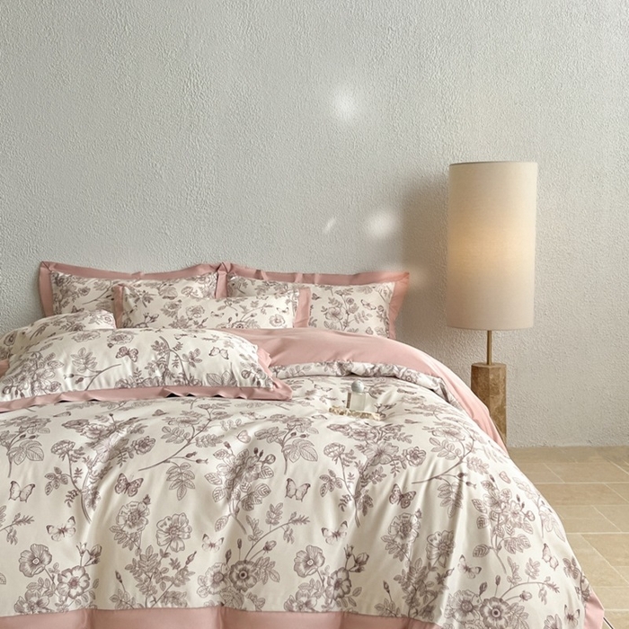 91家纺网 家纺一手货源 找家纺 （总）金牛座家纺 2026新款高克重细斜纹丝柔质感亲肤数码印花宽边四件套-秘境系列