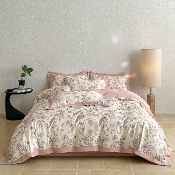 91家纺网 家纺一手货源 找家纺 （总）金牛座家纺 2026新款高克重细斜纹丝柔质感亲肤数码印花宽边四件套-秘境系列