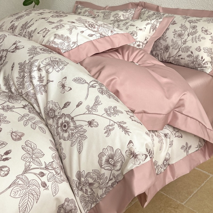 91家纺网 家纺一手货源 找家纺 （总）金牛座家纺 2026新款高克重细斜纹丝柔质感亲肤数码印花宽边四件套-秘境系列