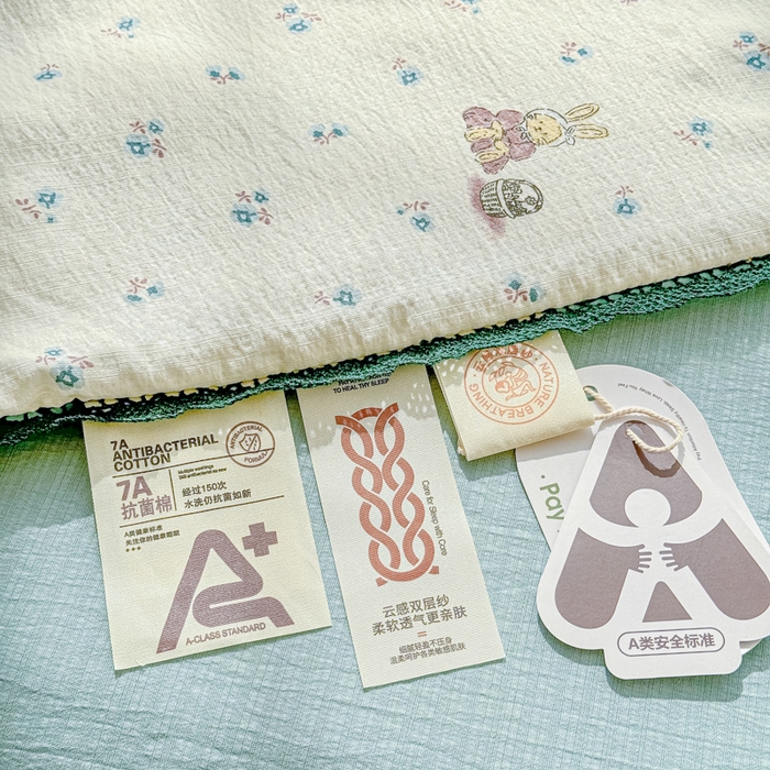 91家纺网 家纺一手货源 找家纺 初念 2026新款云感双层纱抗菌花边夏被夏凉被空调被-系列二（好温柔的夏被~） 晴风-浪漫兔兔