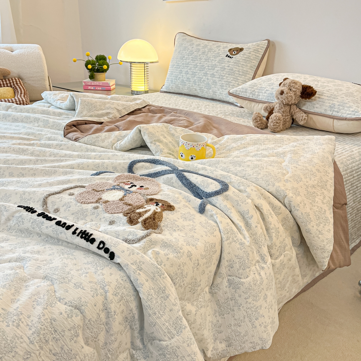 91家纺网 家纺一手货源 找家纺 老帅的工厂店 2026新款云感双层纱毛巾绣夏被夏凉被空调被 绒绒熊