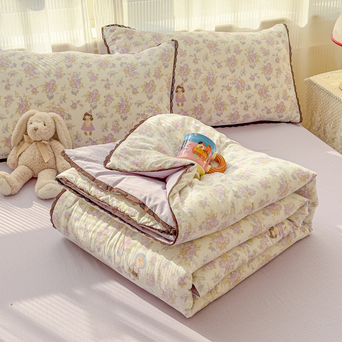 91家纺网 家纺一手货源 找家纺 初念 2026新款云感双层纱抗菌花边夏被夏凉被空调被-系列二（好温柔的夏被~） 晴风-梦境之间