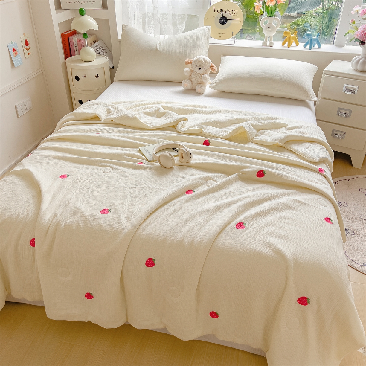 91家纺网 家纺一手货源 找家纺 布凡家居 2026春夏新款全棉刺绣皱皱纱夏被夏凉被空调被 莓有烦恼