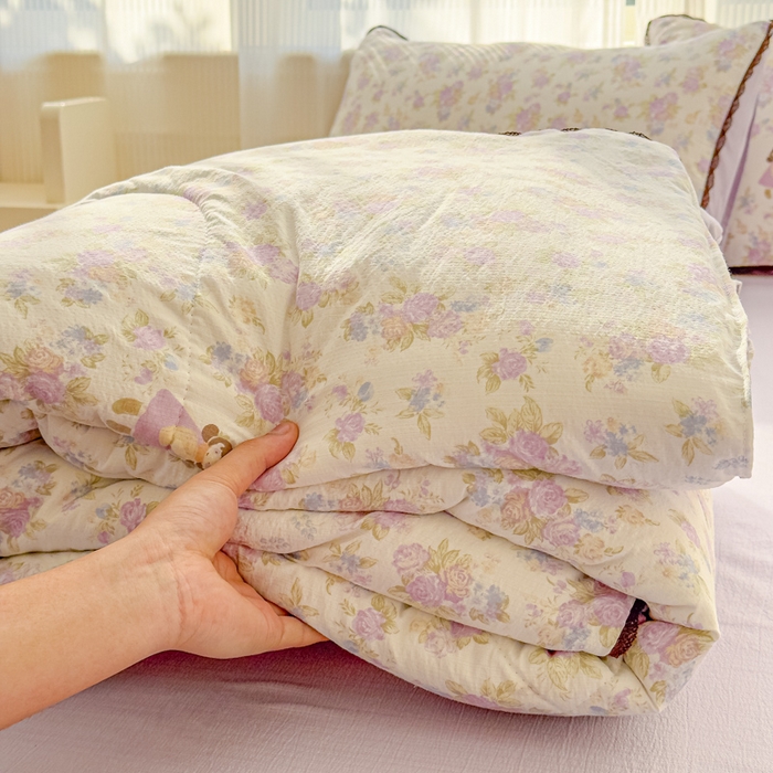 91家纺网 家纺一手货源 找家纺 初念 2026新款云感双层纱抗菌花边夏被夏凉被空调被-系列二（好温柔的夏被~） 晴风-梦境之间