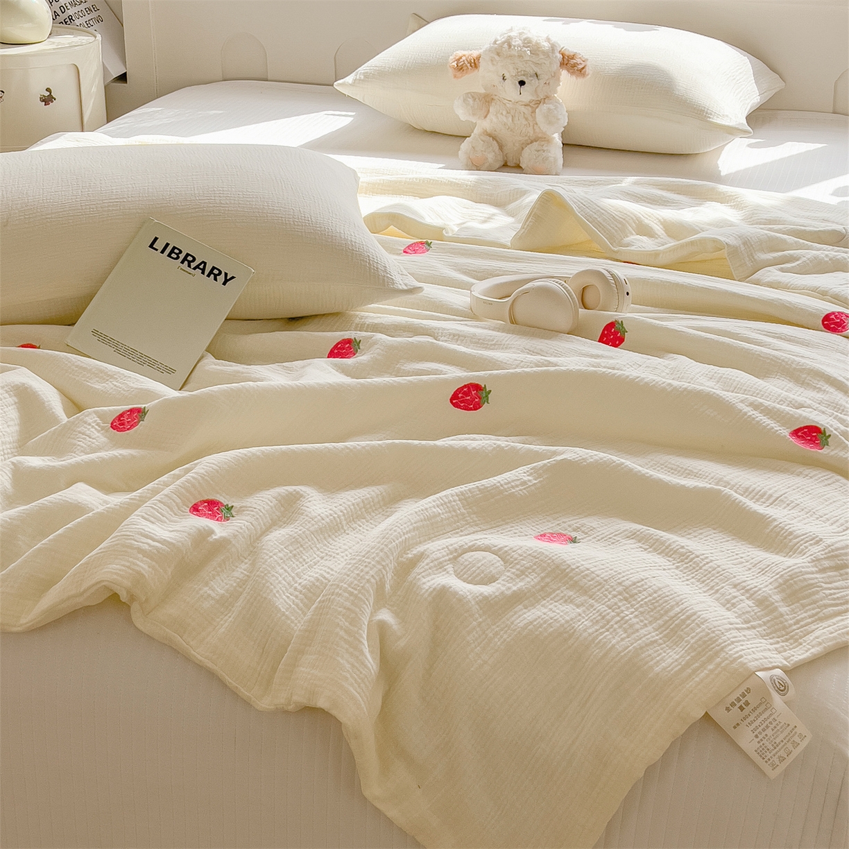 91家纺网 家纺一手货源 找家纺 布凡家居 2026春夏新款全棉刺绣皱皱纱夏被夏凉被空调被 莓有烦恼