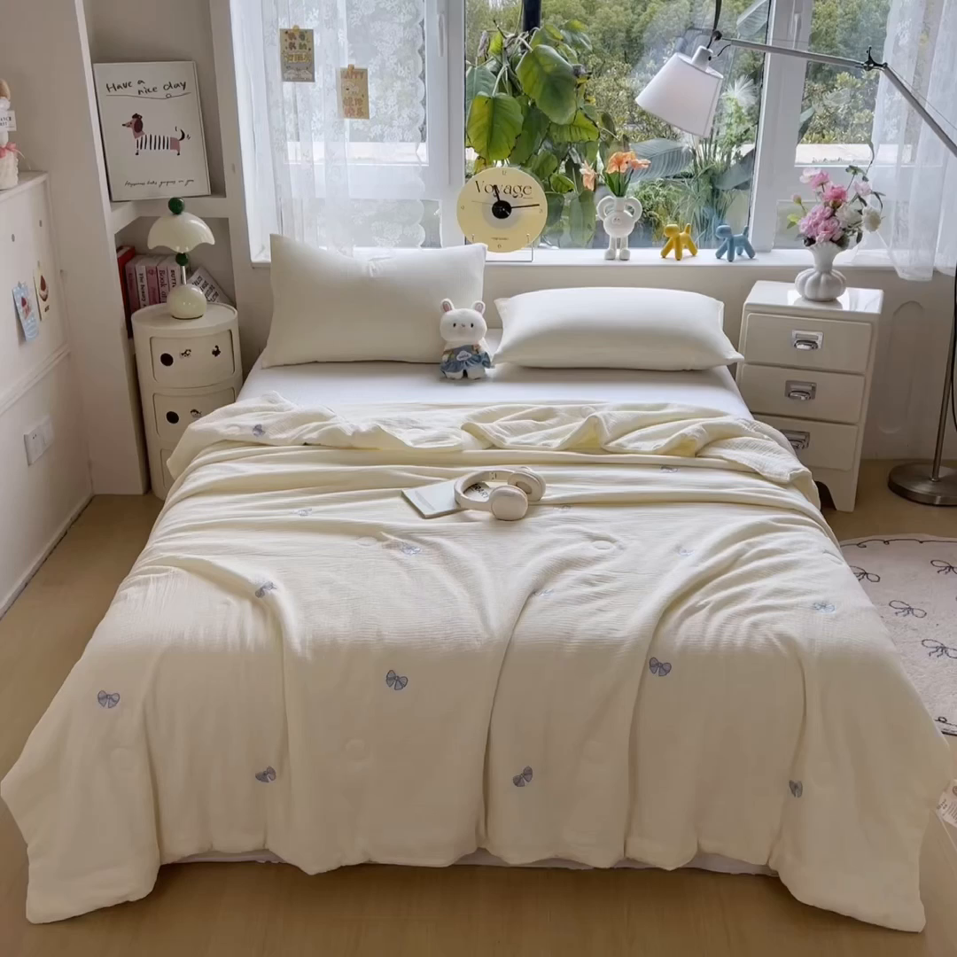 91家纺网 家纺一手货源 找家纺 布凡家居 2026春夏新款全棉刺绣皱皱纱夏被夏凉被空调被 蓝色蝴蝶结