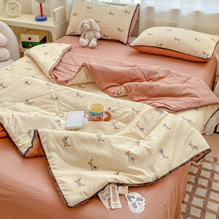 91家纺网 家纺一手货源 找家纺 初念 2026新款云感双层纱抗菌花边夏被夏凉被空调被-系列二（好温柔的夏被~） 晴风-俏皮狗