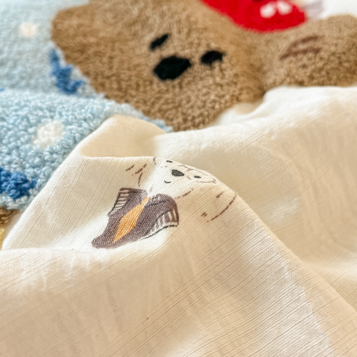 91家纺网 家纺一手货源 找家纺 老帅的工厂店 2026新款云感双层纱毛巾绣夏被夏凉被空调被 小狗滑板日